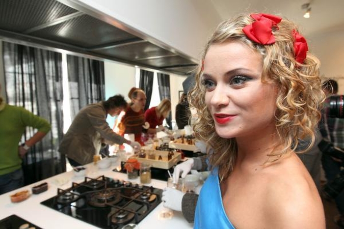 LNK serialą „Jausmų miestas“ aktoriai pristatė virdami muilą 