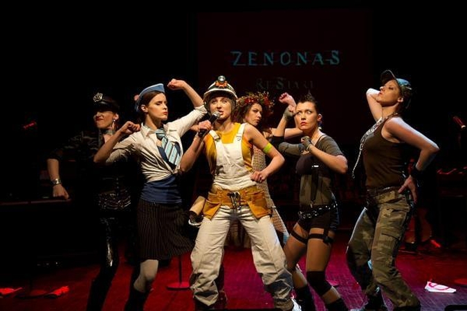 Spektaklius vaikams kuria ir „negulėję prie teatro vartų“ 