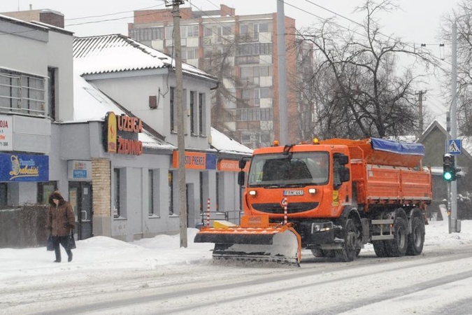 Kelininkai: dieną eismo sąlygas sunkins snygis