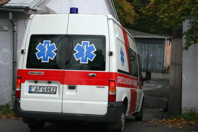 Vilniuje girta duktė motinai nukando ausį
