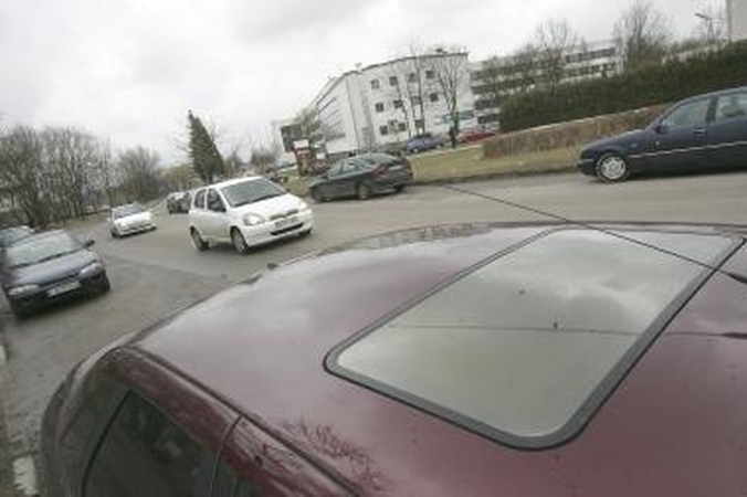 Gyventojai prašo pertvarkyti eismą Pašilės gatve