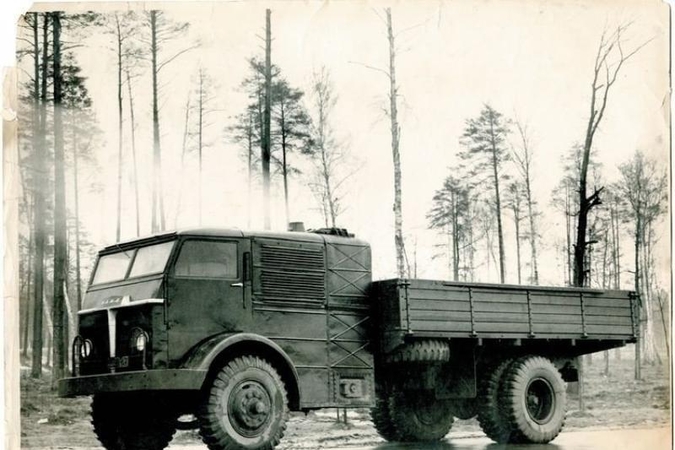 Sovietų eksperimentas – malkomis varomas sunkvežimis
