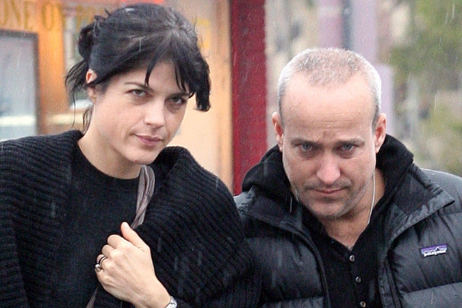 Holivudo aktorė Selma Blair nesidrovi maitinti krūtimi viešumoje