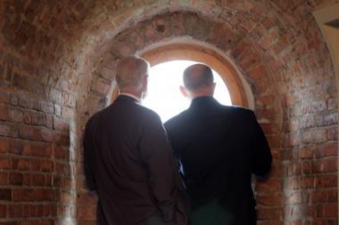 Vyriausybės planai: politikams algas mažinti 15 proc., pareigūnams - iki 25 proc. 