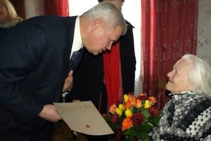 Meras pasveikino šimtametę klaipėdietę