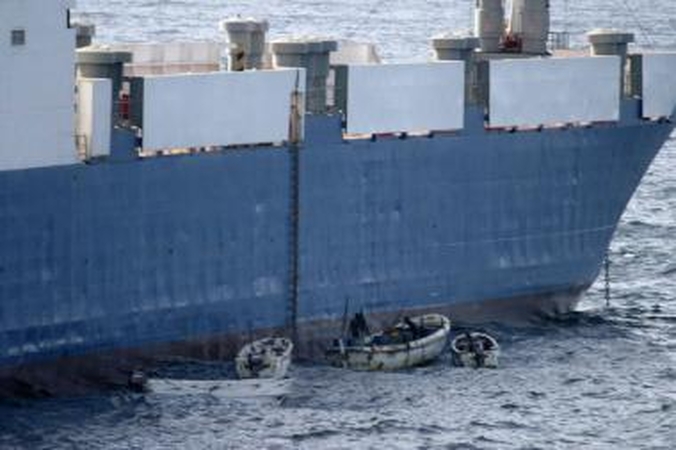 Negavę išpirkos Somalio piratai grasina susprogdinti laivą