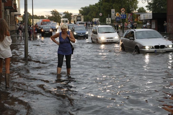 Uostamiestį vėl užklupo stipri vėtra ir lietus (papildyta 21:24 val.)