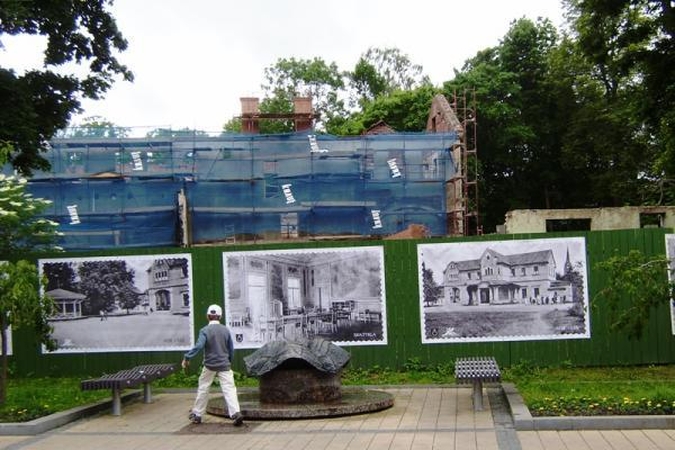 Restauruojamo Palangos kurhauzo tvorą papuošė istorinės nuotraukos
