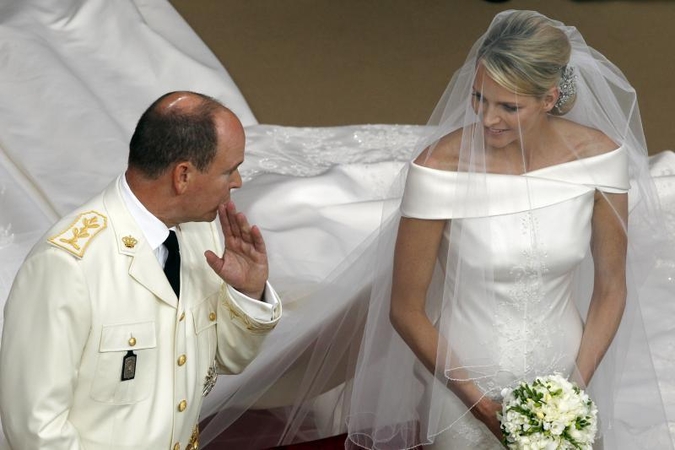 Monako princas ir buvusi plaukikė susituokė per religinę ceremoniją