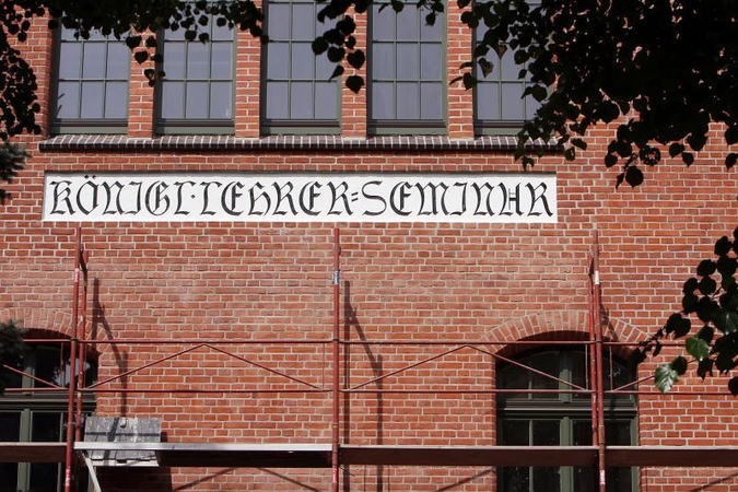 KU Pedagogikos fakulteto mūrą papuošė restauratorių radiniai