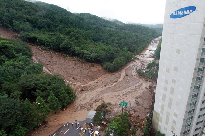 Pietų Korėjoje žemės nuošliaužos nusinešė 18 gyvybių