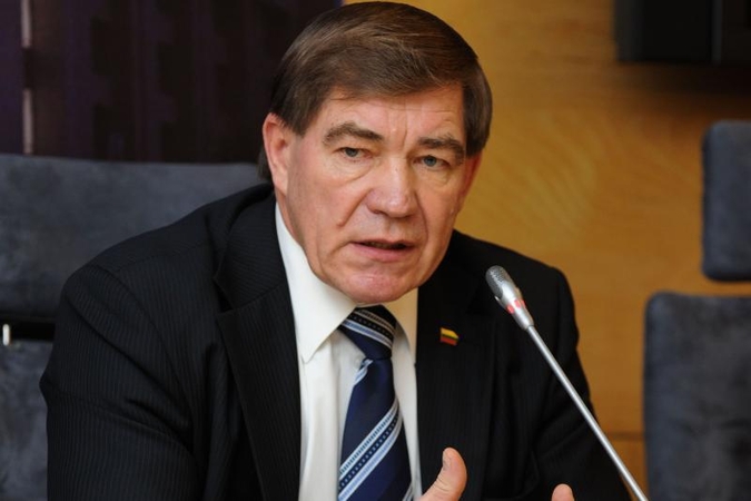 Į parlamentą nebepatekęs P.Luomanas išsipirko Seimo nuomotą automobilį