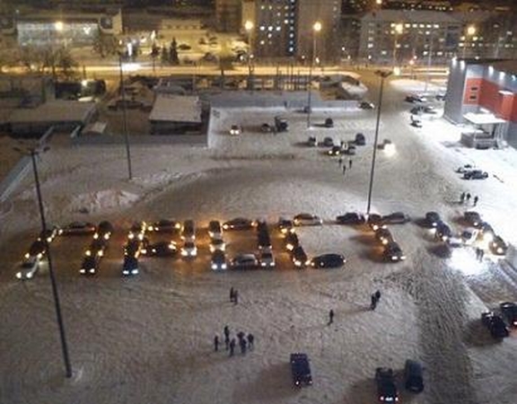 Rusijoje vyrukas originaliai atsiprašė savo merginos (foto)