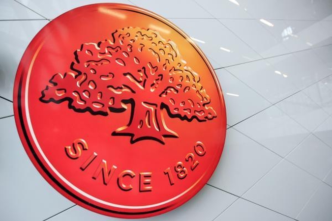 Latvijoje žmonės masiškai ima pinigus iš „Swedbank“ bankomatų
