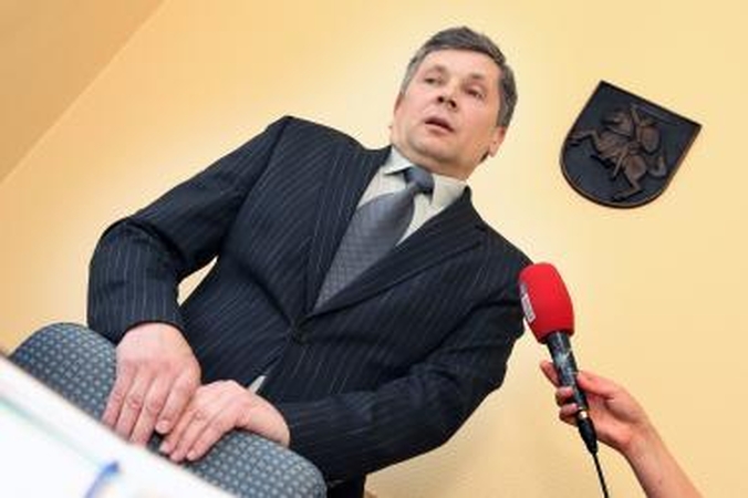 Nušalintasis Panevėžio teisėjas prašo nutraukti per ilgai užtrukusį tyrimą