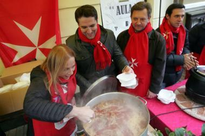 LNK žvaigždės ieškojo gerumo siūlydamos kalėdinę sriubą