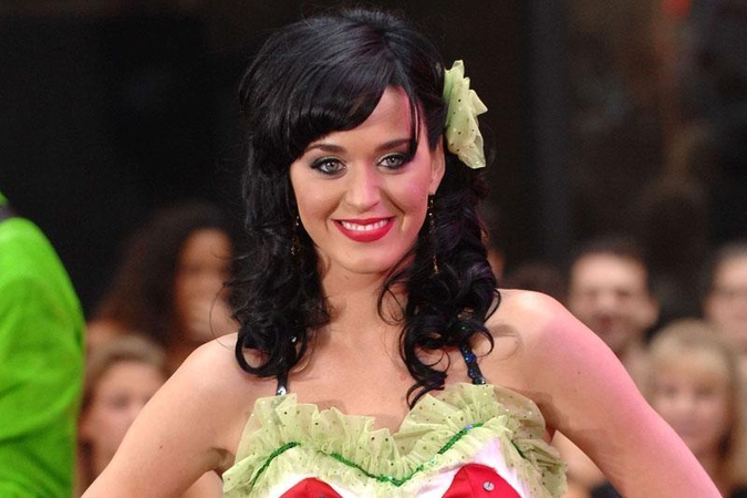 Katy Perry neigia gandus apie skyrybas su Russellu Brandu