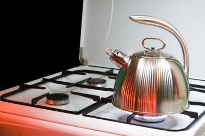 Septyniolikmetė britė įtariama „pagardinusi“ mokytojų virdulį nuodais