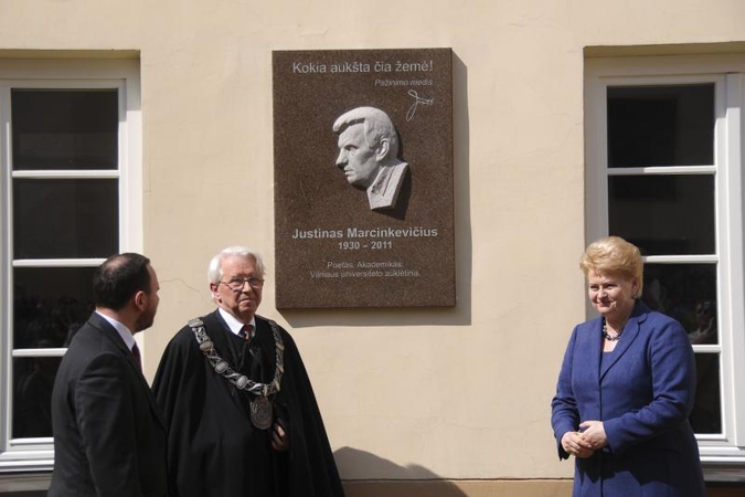 Vilniuje atidengta atminimo lenta Just.Marcinkevičiui