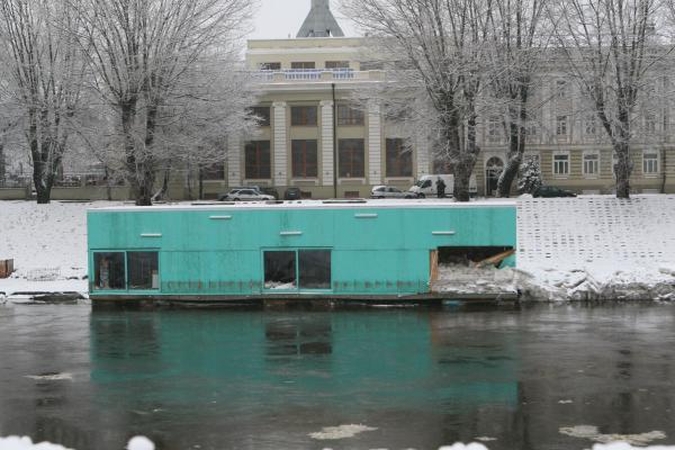 Neris beveik nuplovė meno centrą „KultFlux“ (papildyta)