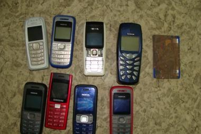 Vyriausybė parduos nusidėvėjusius valytojų chalatus, telefonus