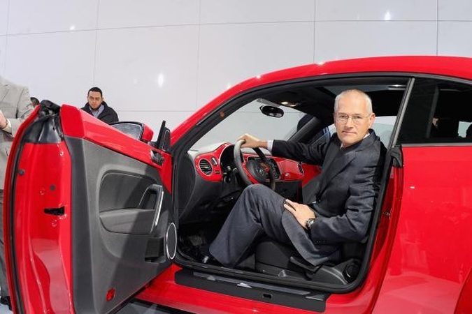 Kovą naujų automobilių pardavimas sumažėjo