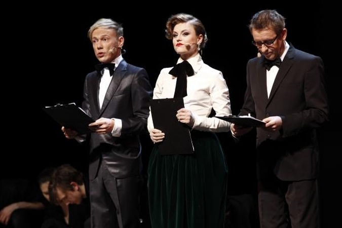 Auksiniai scenos kryžiai - geriausiųjų rankose