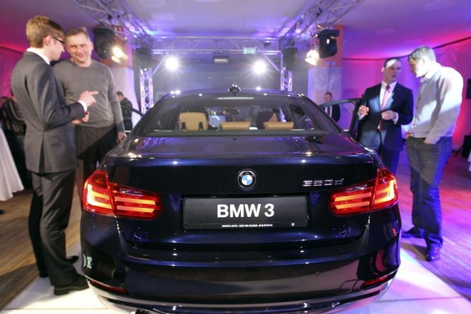 Pusė vairuotojų įsitikinę, kad pavojingiausi juodų „BMW“ savininkai