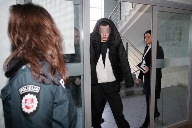 16-metis juvelyrinės plėšikas įtariamas ir lombardo apiplėšimu