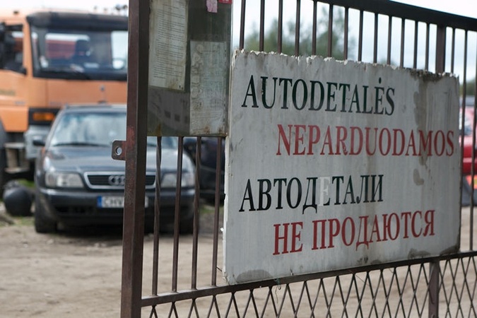 Vilniuje įžūliai pagrobtas policijos saugomas automobilis