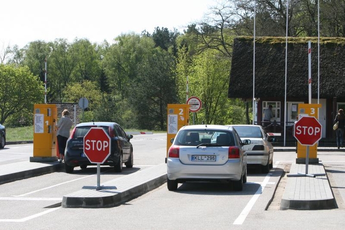 Įvažiuojant į Neringą ne vasaros metu gali tekti mokėti dukart daugiau