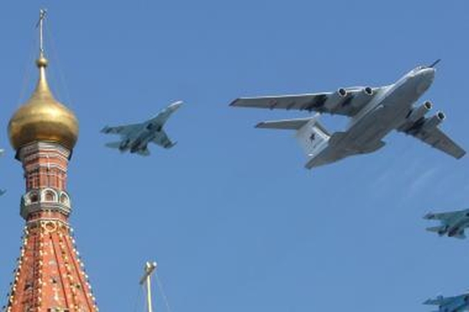 Rusija kuria naujas zenitinių raketų sistemas ir į kosmosą galintį pakilti lėktuvą