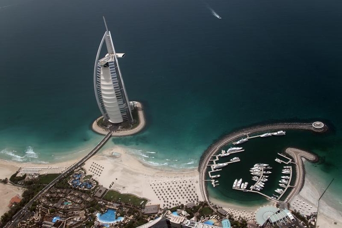 Dubajus 24 valandoms uždraudė pardavinėti tabaką