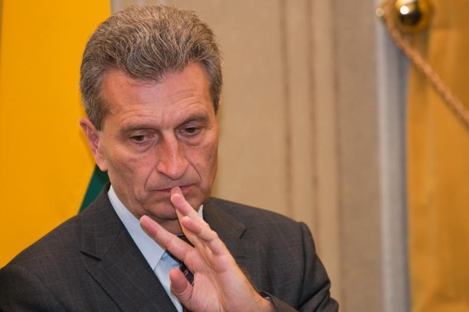Eurokomisaras: gal Rusija galėtų integruotis į ES energetinius tinklus
