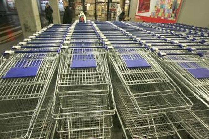 Metalo vagis bandė pagrobti prekybinius vežimėlius
