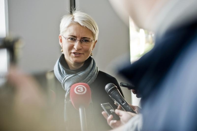 Seimo komisija parlamentui siūlo panaikinti N.Venckienės neliečiamybę