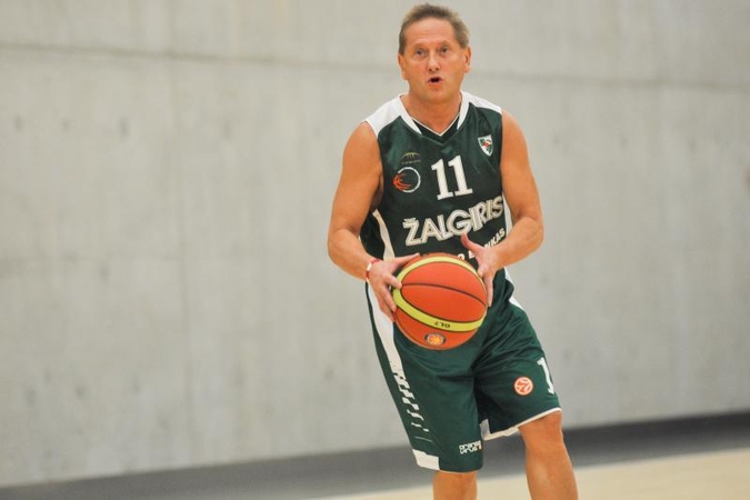 Krepšinio veteranai pagerbė legendinį trenerį