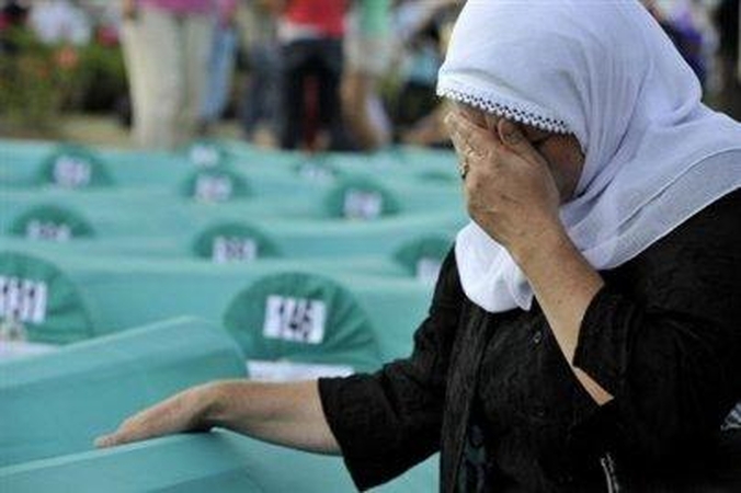 Bosnija mini Srebrenicos žudynių metines