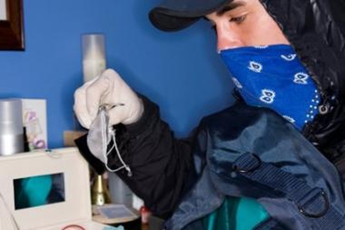 Vilniuje vėl apiplėšta juvelyrinių dirbinių parduotuvė