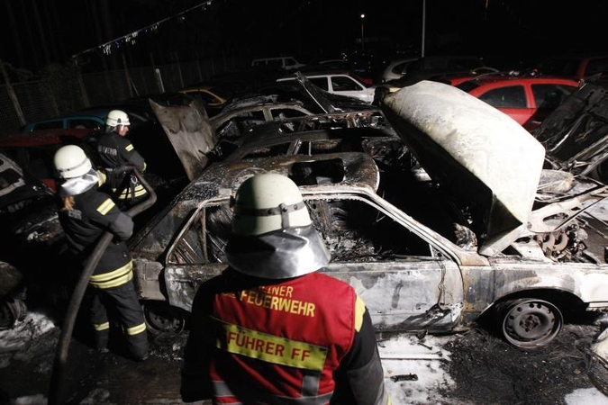 Berlyne suimti įtariami automobilių padegėjai