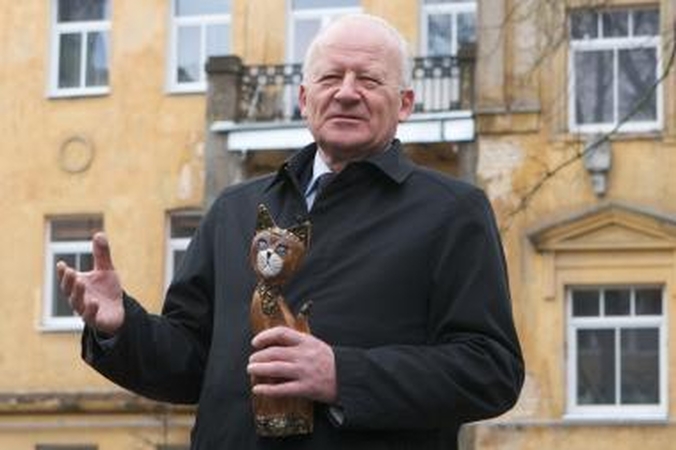 J.Ivanauskaitės skveras laukia katino