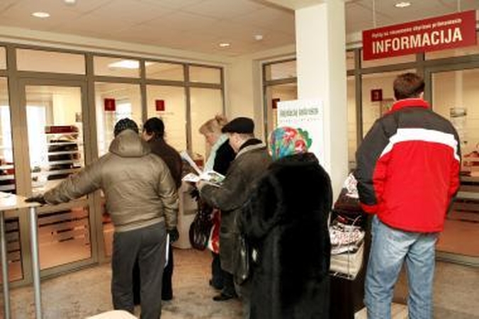 Dėl automobilių stovėjimo - eilės savivaldybėje 