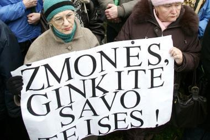Dažniau protestuojame, bet mažiau aukojame ir skundžiame pažeidėjus
