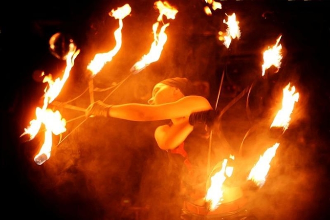 Gatvės cirko festivalyje „Stebuklų šalis“ – tapyba ugnimi