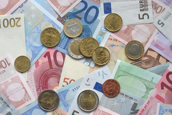 Graikijos įtaka eurui: kursas smunka JAV dolerio atžvilgiu