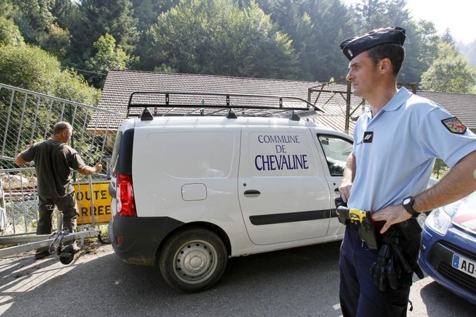 Stringant žudynių Alpėse tyrimui, viltys siejamos su sužeista mergaite