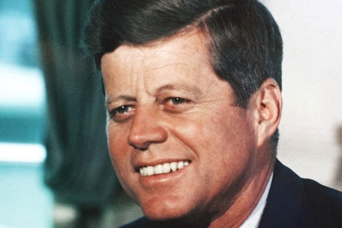 Johno F.Kennedy sūnėnas kaltina velionę žmoną jį mušus