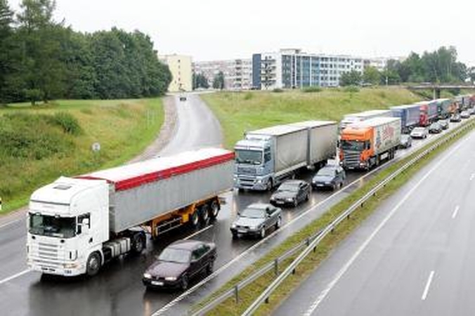 Policija pataria kaip vairuoti, esant aukštai oro temperatūrai