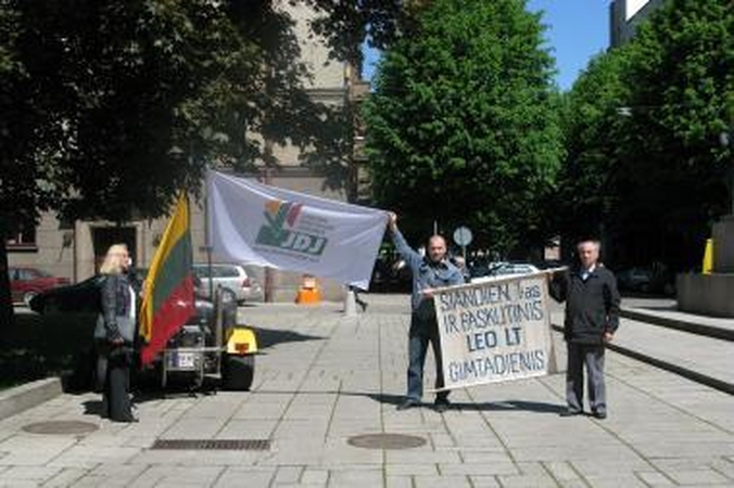 Pirmojo „Leo LT“ gimtadienio proga - protestas