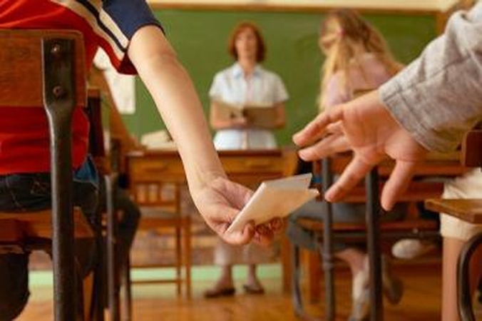 Mokiniai dažniau neklauso vyrų mokytojų